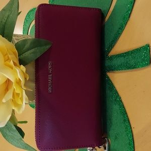 MICHAEL KORS WALLET IN FUCHSIA